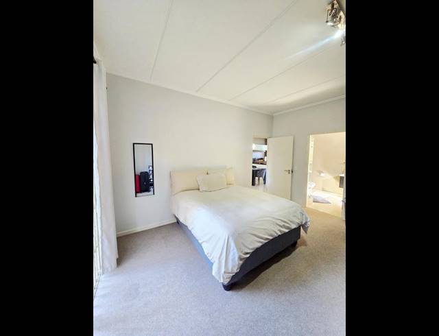 2 BEDROOM APARTMENT FOR SALE IN BRYANSTON